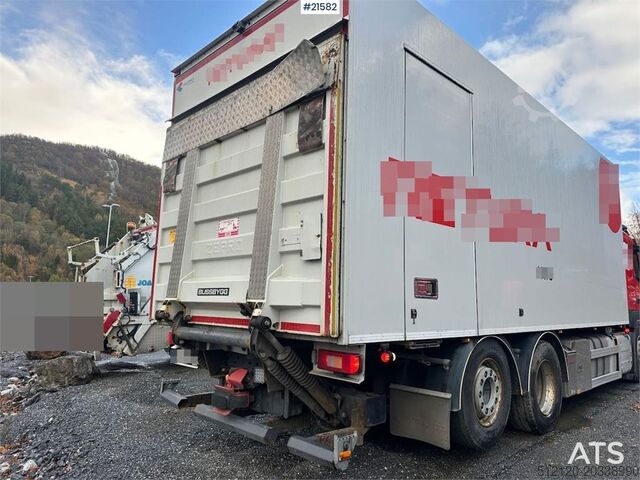 Resväska Volvo FM 500 6x2 box truck w/ full side opening and lift