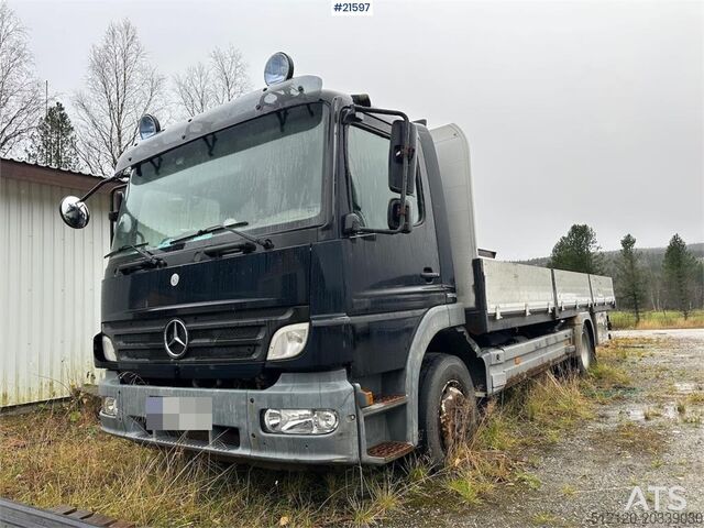 Remorque à plate-forme Mercedes-Benz 1524 L flatbed truck w/ new compressor and winter