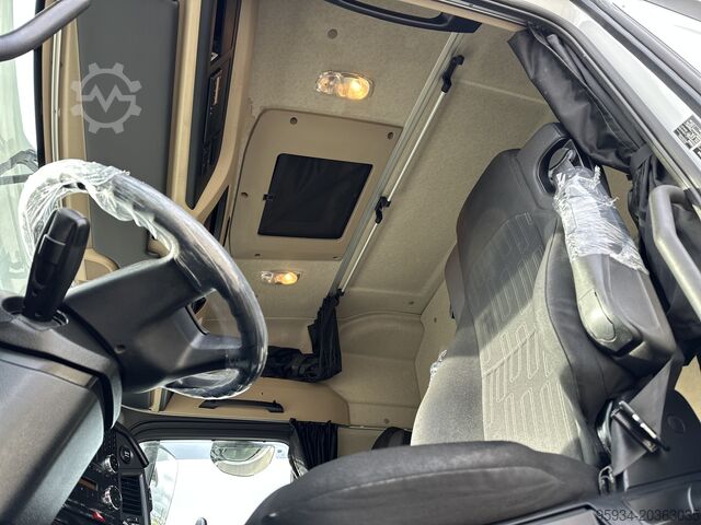Szabványos közúti nyergesvontató Mercedes-Benz Actros 2551
