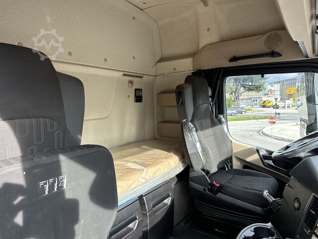Szabványos közúti nyergesvontató Mercedes-Benz Actros 2551