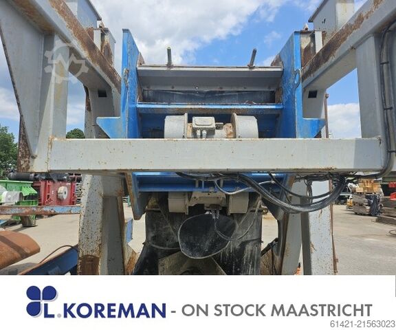 Tolva Sandvik con canaleta vibratoria y rejilla Grizzly Sandvik Hopper with Vibrating Chute and Grizzly