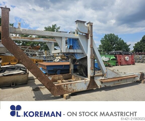 Tolva Sandvik con canaleta vibratoria y rejilla Grizzly Sandvik Hopper with Vibrating Chute and Grizzly