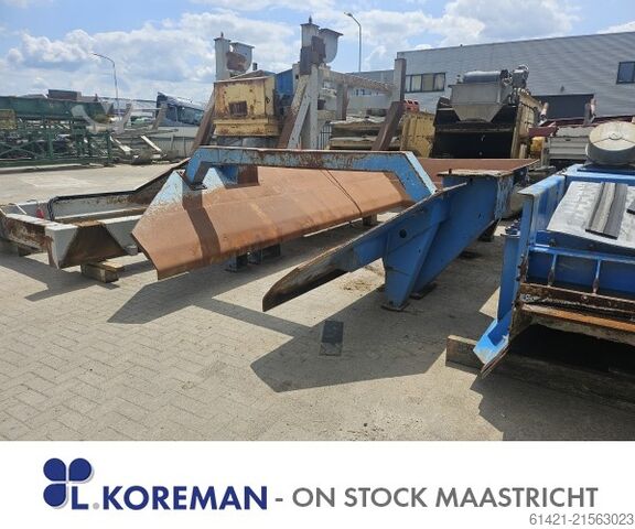 Tolva Sandvik con canaleta vibratoria y rejilla Grizzly Sandvik Hopper with Vibrating Chute and Grizzly