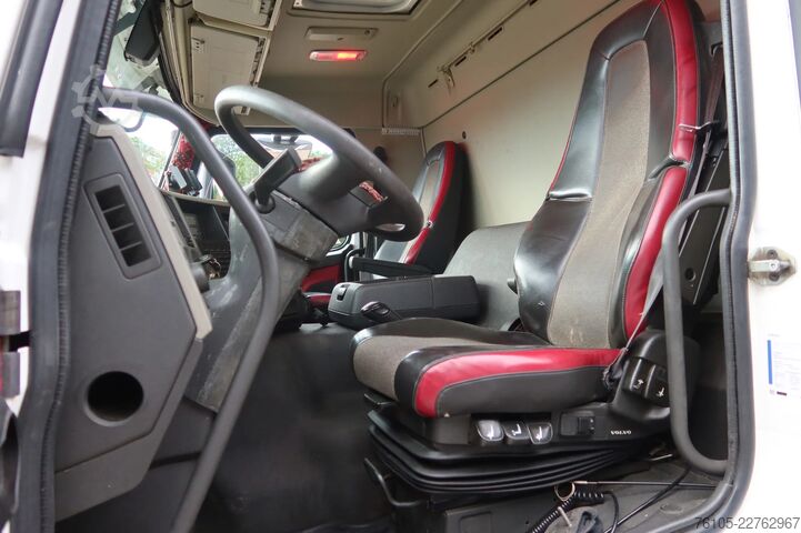  Volvo FM 330 Bakwagen + DHollandia 1500 kg