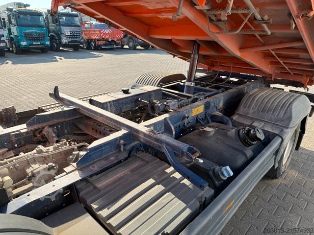 Tippbil skåpbil MERCEDES-BENZ ATEGO 818 K 4x2 Kipper Off. Kasten