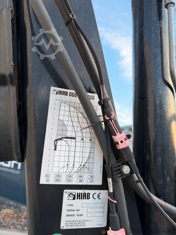 Lastbil med flak VOLVO FL 240 Pritsche KRAN 10m