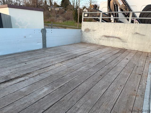 Lastbil med flak VOLVO FL 240 Pritsche KRAN 10m