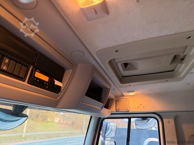 Lastbil med flak VOLVO FL 240 Pritsche KRAN 10m