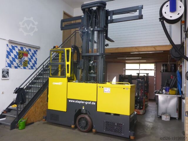 Chargeur latéral à quatre voies Combilift C4000 SE