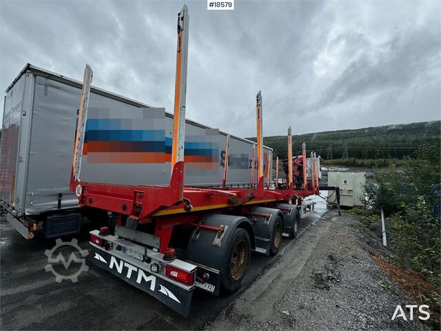 Huttner houttrailer met 17 t/m Epsilon kraan en uitschuifdeel Huttner Timber trailer w/ 17 t/m Epsilon crane and extensi