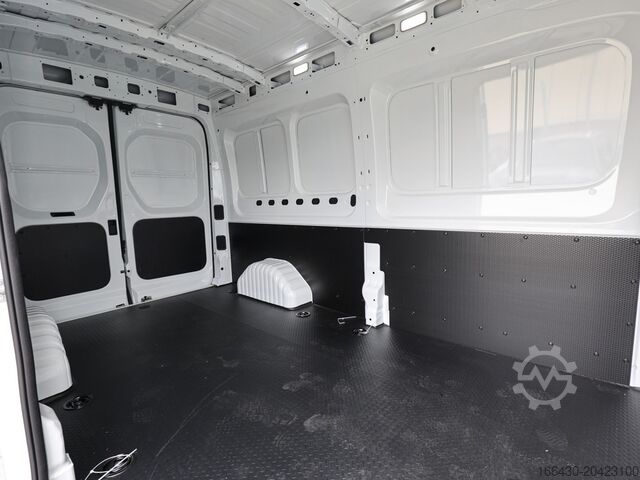 High top van Maxus DELIVER 9
