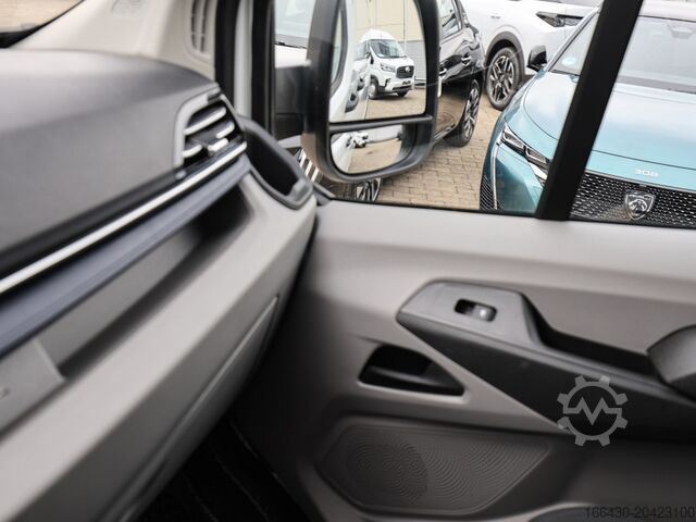 High top van Maxus DELIVER 9