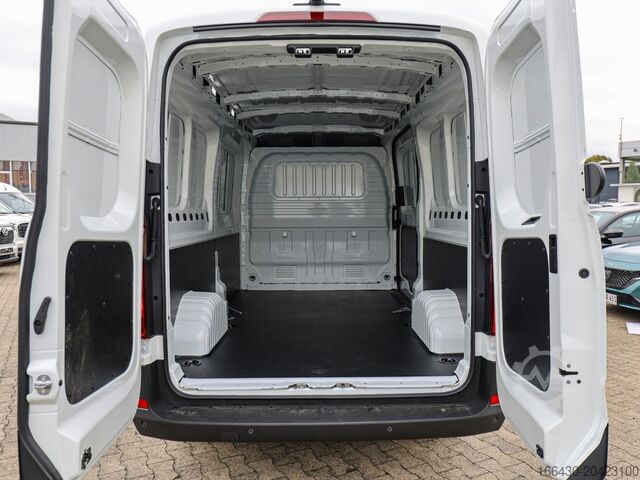 High top van Maxus DELIVER 9