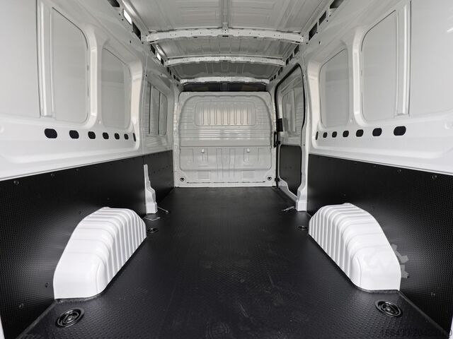 High top van Maxus DELIVER 9