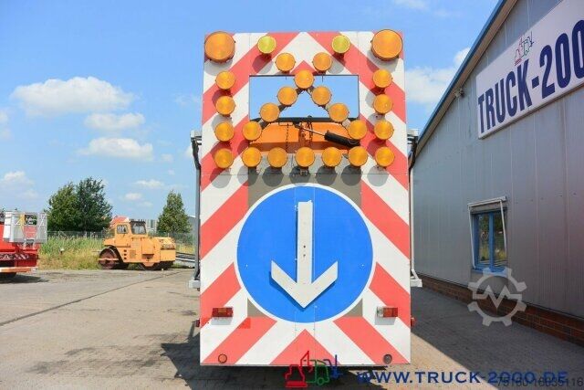 Veegmachine Mercedes-Benz 1828 Faun Viajet Besen R/L -Seperat Motor Aufbau