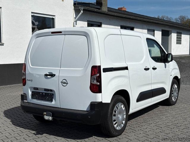 Dobozos furgon OPEL Combo E Cargo - e Edition 50Kwh 11kW Kamera AHK