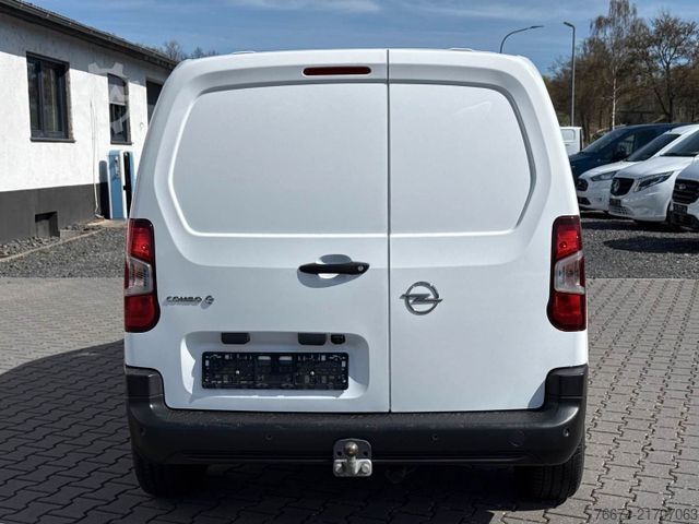 Dobozos furgon OPEL Combo E Cargo - e Edition 50Kwh 11kW Kamera AHK