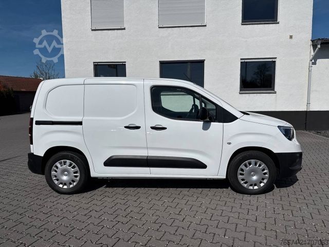 Dobozos furgon OPEL Combo E Cargo - e Edition 50Kwh 11kW Kamera AHK