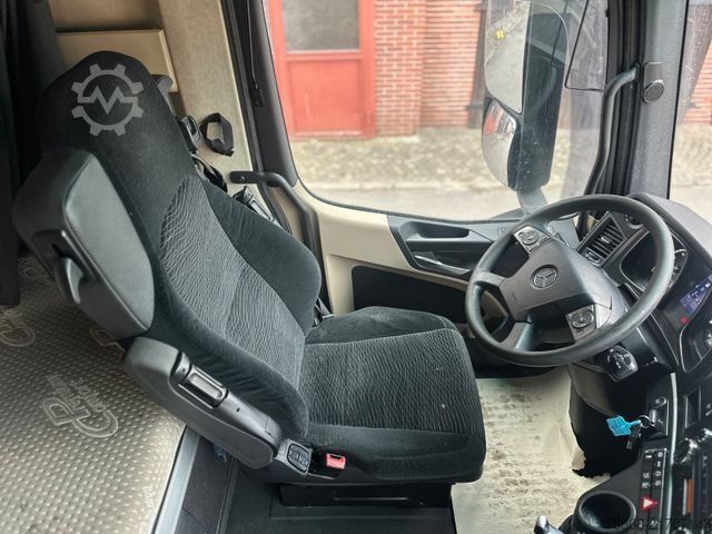 Nagy térfogatú nyergesvontató MERCEDES-BENZ Actros 1845 X-Low Retarder ACC Spur. As. HU 3x