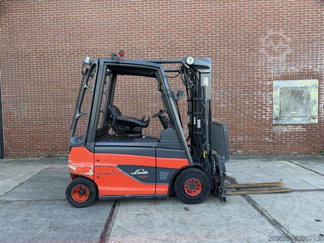 Electric 4-wheel forklift Linde E25-01
