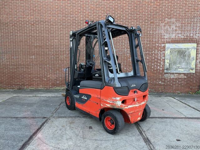 Electric 4-wheel forklift Linde E25-01