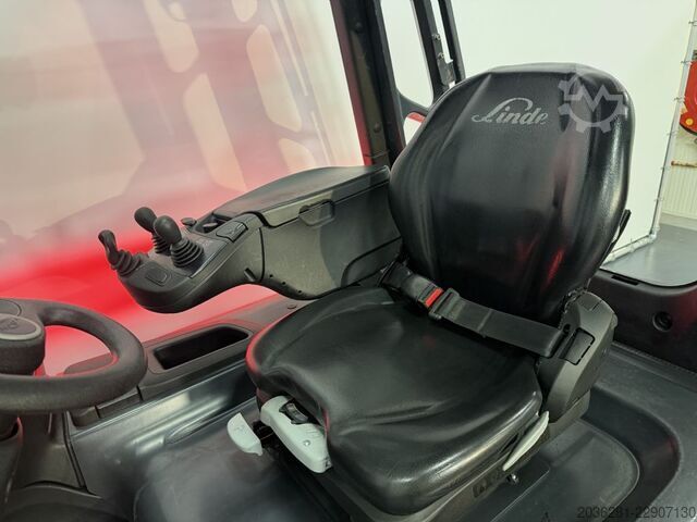 Electric 4-wheel forklift Linde E25-01