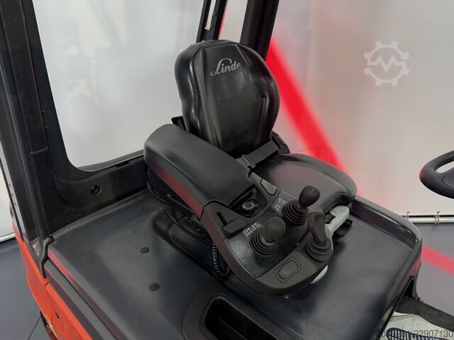 Electric 4-wheel forklift Linde E25-01