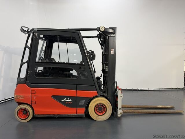 Electric 4-wheel forklift Linde E30L-01