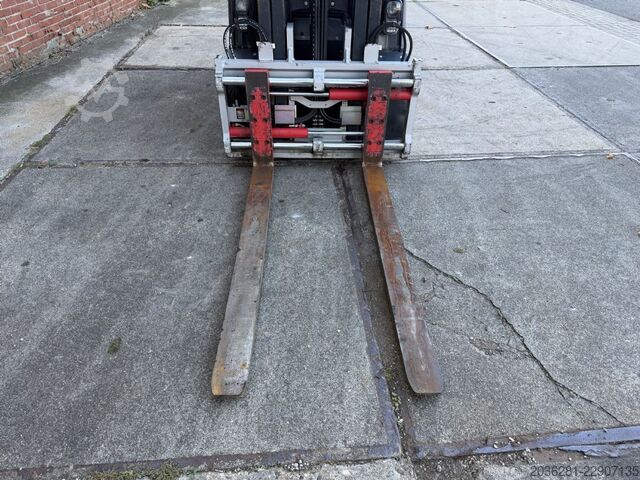 Electric 4-wheel forklift Linde E30L-01