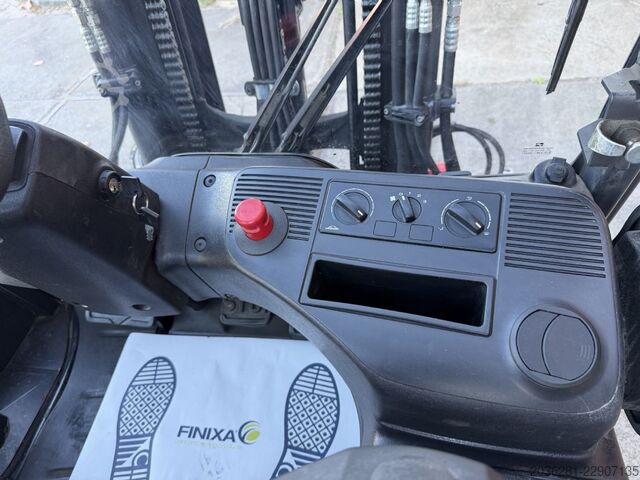 Electric 4-wheel forklift Linde E30L-01