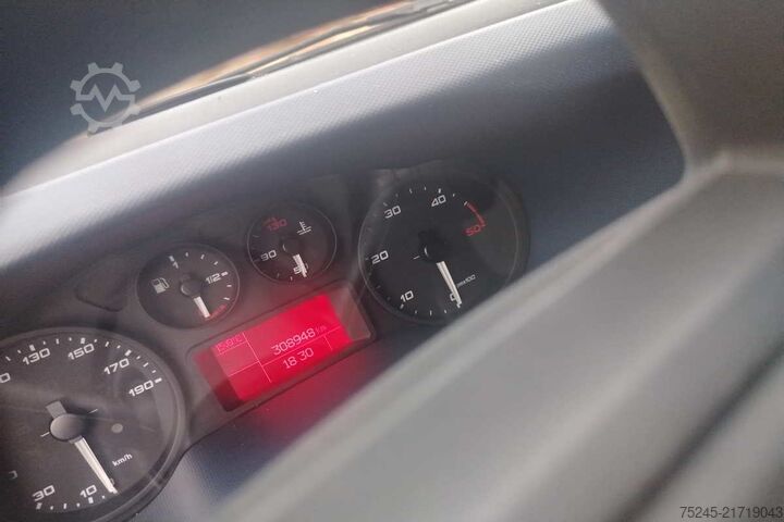 Skåpbil Iveco DAILY 35S 15 2.3 HDI PMTM