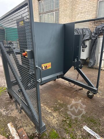 Pojemnik na prasę LUDDEN & MENNEKES Angebaute Hub-Kipp-Vorrichtungen (ang. HKV)