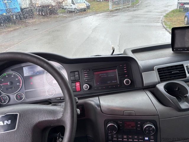 Camião de bebidas MAN TGS 26.400