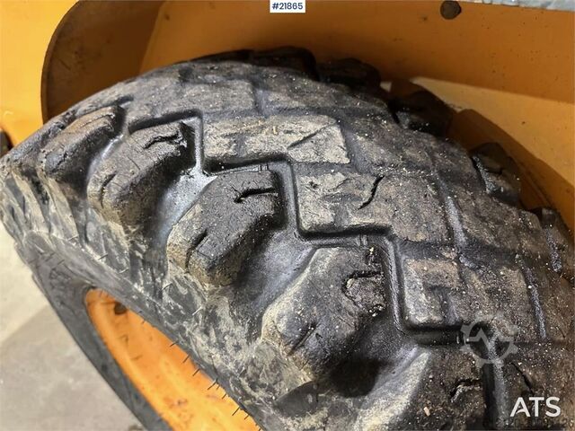 Încărcător Mustang 220R compact loader w/leveling bucket and pallet f