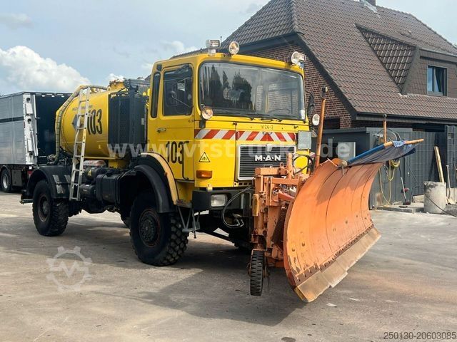 Cisternové vozidlo MAN F8 Winterdienst Räumschild