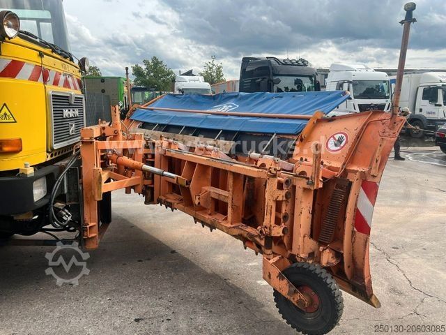 Cisternové vozidlo MAN F8 Winterdienst Räumschild