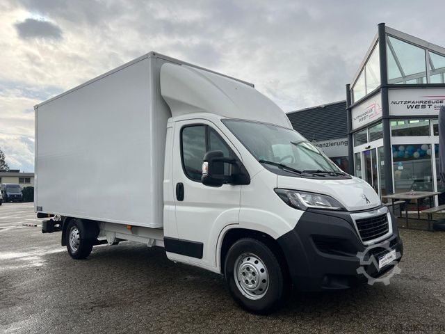 Skříňová dodávka PEUGEOT Boxer 2,2 Blue-HDI Maxi Koffer Hebebühne