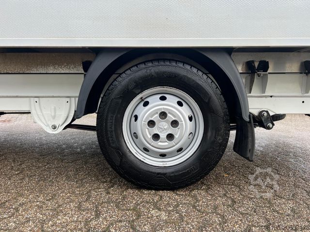 Skříňová dodávka PEUGEOT Boxer 2,2 Blue-HDI Maxi Koffer Hebebühne