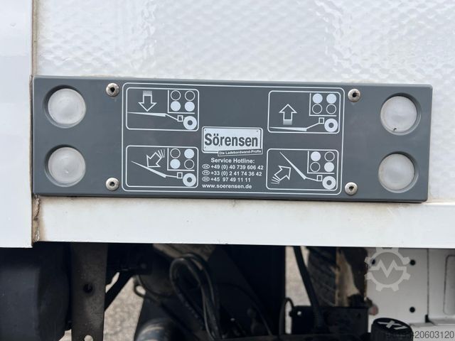 Skříňová dodávka PEUGEOT Boxer 2,2 Blue-HDI Maxi Koffer Hebebühne