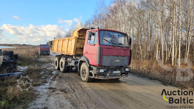 Ανατρεπόμενο φορτηγό MAZ 551669