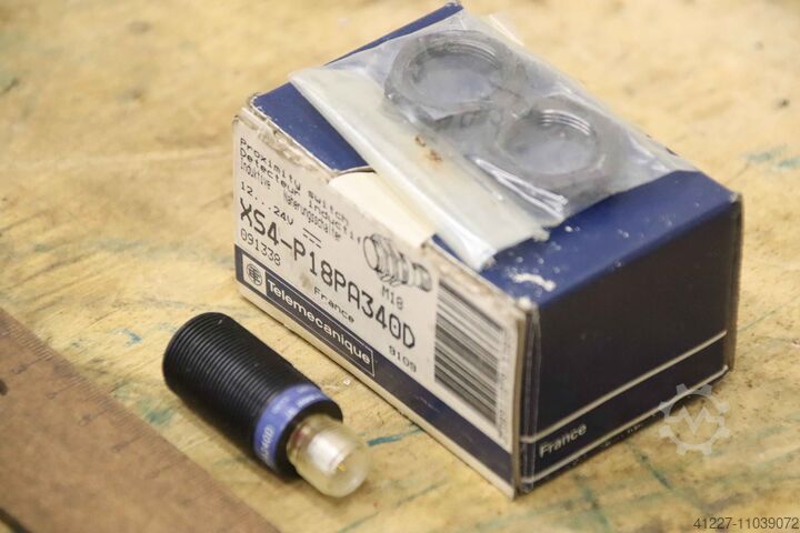 Bezdotykový spínač Telemecanique XS4-P18PA340D