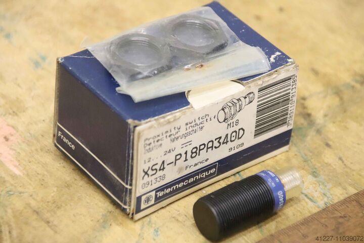 Bezdotykový spínač Telemecanique XS4-P18PA340D