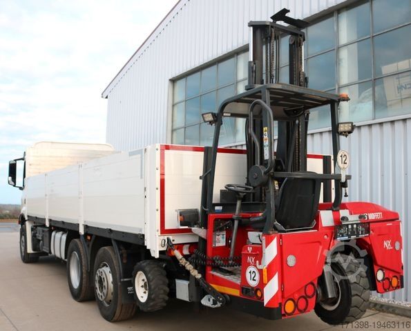 Vrachtauto met open laadbak MERCEDES-BENZ Antos 2641L Prits. / Staplerhaltg. Stahltransp.