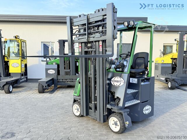 Empilhadeira de quatro direções Combilift C2500CB DIESEL TRIPLEX 5500 FREE LIFT