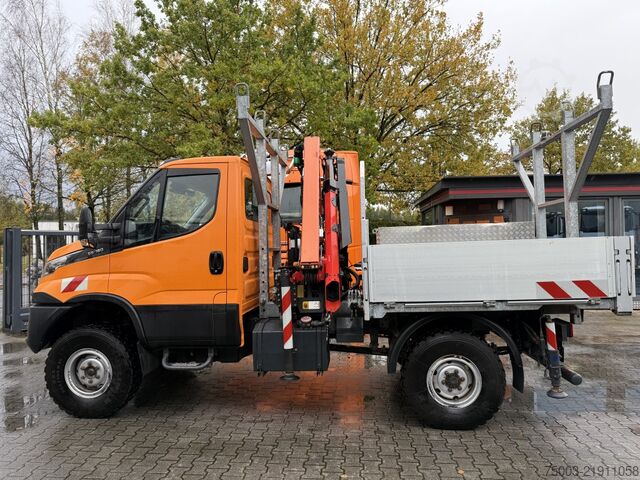 Furgone con gru montata su autocarro Iveco Daily 55S18W 4X4 Palfinger PK 7.501