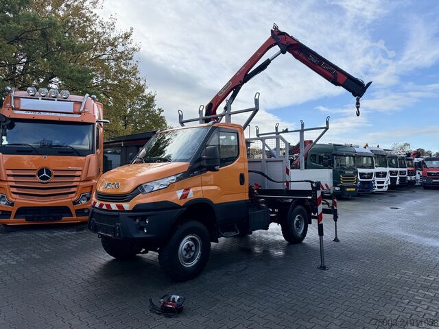 Furgone con gru montata su autocarro Iveco Daily 55S18W 4X4 Palfinger PK 7.501