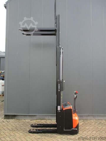 Traspallet manuale TOYOTA SWE140L