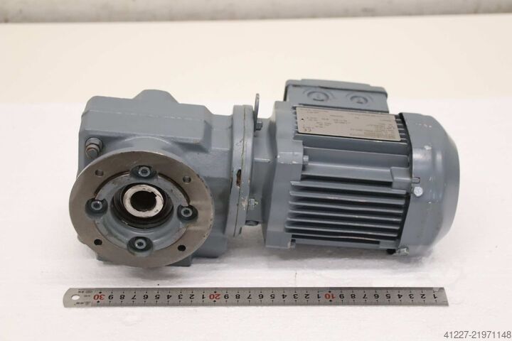 Motoréducteur 0,55 kW, 55 tr/min SEW-Eurodrive SAF 37 DR63M4/TF