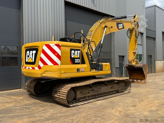 Crawler excavator Caterpillar 323