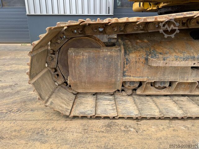 Crawler excavator Caterpillar 323